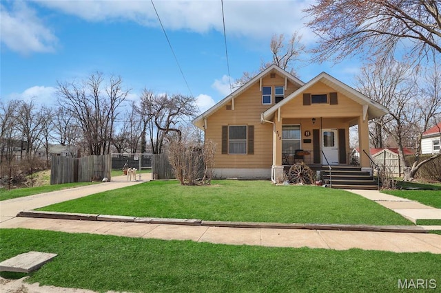 515 N Washington St, Mexico, MO 65265 - view of front of house with covered porch and a gate