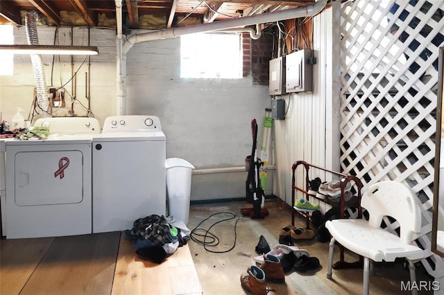 515 N Washington St, Mexico, MO 65265 - laundry area featuring independent washer and dryer and electric panel