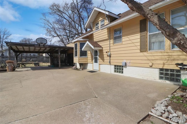 515 N Washington St, Mexico, MO 65265 - view of side of property featuring a carport and fence