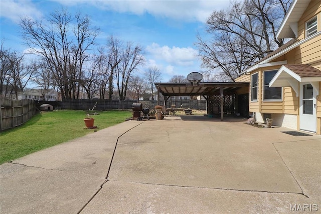 515 N Washington St, Mexico, MO 65265 - view of patio / terrace featuring driveway and a carport