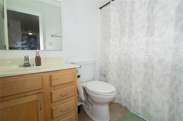 21680 N Horizonway N, Saint Robert, MO 65584 - bathroom with toilet, vanity, a shower with shower curtain, and wallpapered walls