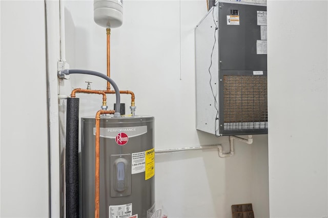 2781 Blackforest Dr Unit B, Saint Louis, MO 63129 - utility room featuring electric water heater