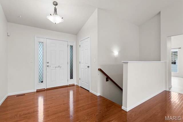 724 E Wesley Dr, Ofallon, IL 62269 - entryway with wood finished floors, baseboards, and vaulted ceiling