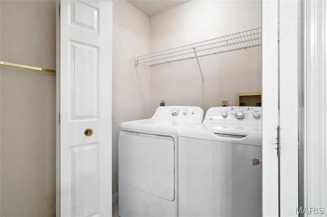 7310 Westover Colonial Ln, Saint Louis, MO 63119 - laundry room with washing machine and dryer