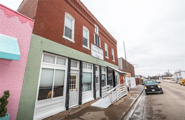 305 S Alvarado Ave, Belle, MO 65013 - view of building exterior with a residential view