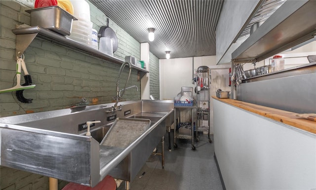 305 S Alvarado Ave, Belle, MO 65013 - view of kitchen
