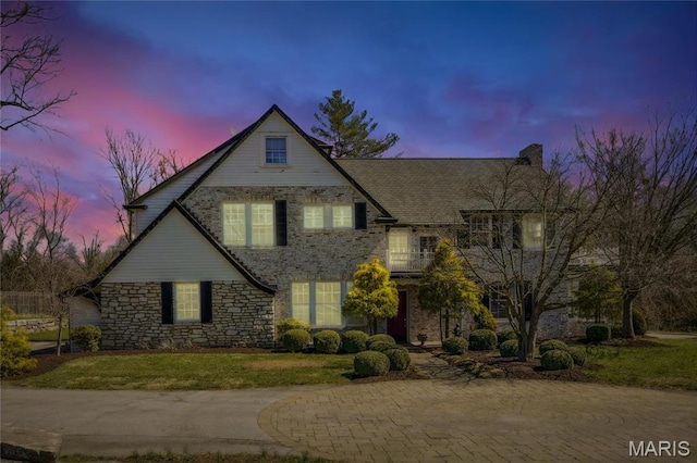 910 Kent Rd, Ladue, MO 63124 - view of front facade featuring stone siding and a yard