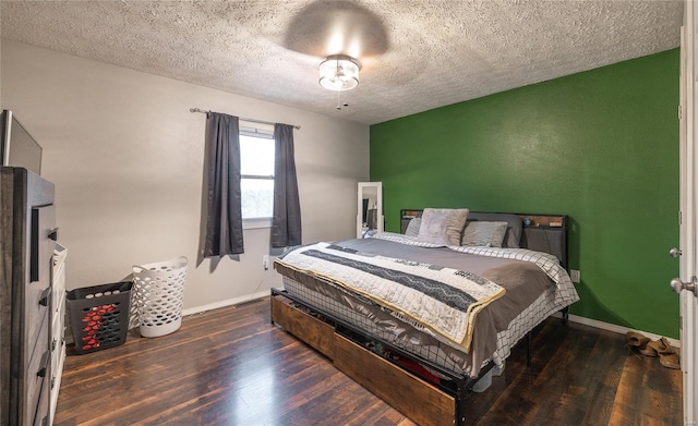 15105 Transit Rd, Saint Robert, MO 65584 - bedroom with wood finished floors, a textured ceiling, and baseboards