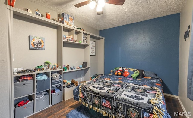 15105 Transit Rd, Saint Robert, MO 65584 - bedroom with wood finished floors, a textured ceiling, and a ceiling fan
