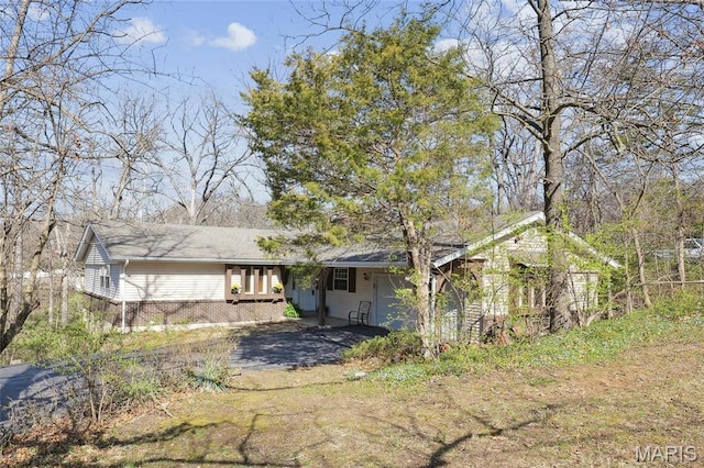 32 Oak Forest Dr, Saint Charles, MO 63303 - view of front of house featuring brick siding