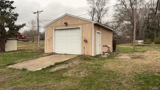 view of detached garage