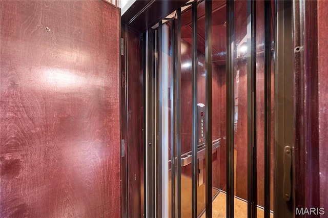 3520 Galt House Dr, Saint Charles, MO 63301 - view of elevator