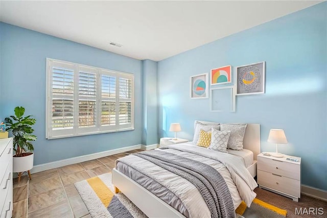 910 Ridgepointe Place Cir, Lake St Louis, MO 63367 - bedroom with baseboards