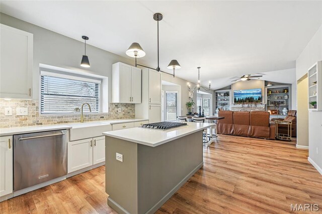 2 Meramec Shores Ct, Ofallon, MO 63366 - kitchen featuring appliances with stainless steel finishes, a sink, plenty of natural light, light wood-style flooring, and lofted ceiling