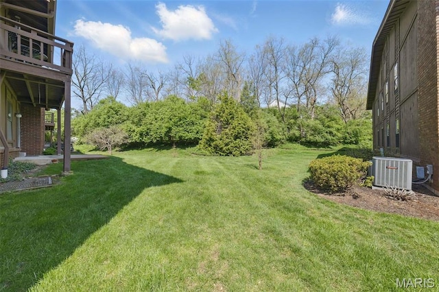 2037 Trailcrest Ln Unit 7, Saint Louis, MO 63122 - view of green lawn featuring central AC unit and a balcony