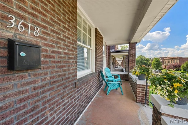 3618 Mcree Ave, Saint Louis, MO 63110 - balcony featuring covered porch
