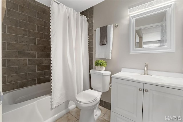 3618 Mcree Ave, Saint Louis, MO 63110 - full bath featuring toilet, tile patterned flooring, vanity, and shower / bath combo with shower curtain
