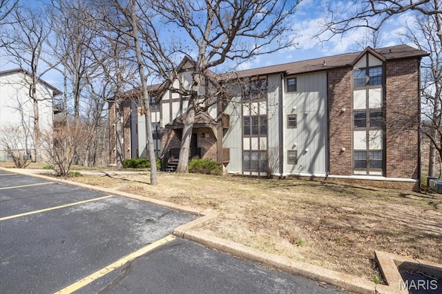 92 Waters Edge Ct Unit 15-2B, Four Seasons, MO 65049 - view of property featuring uncovered parking and stairway