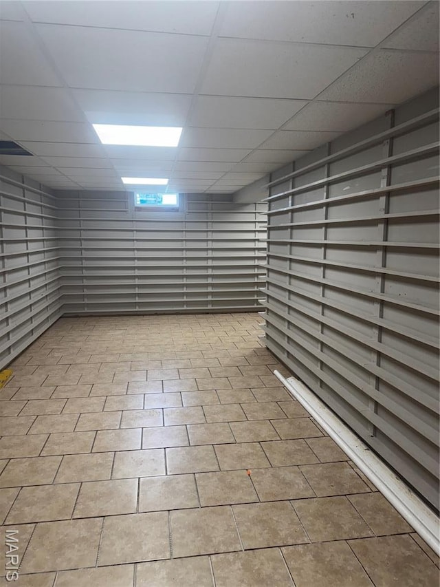empty room featuring a drop ceiling