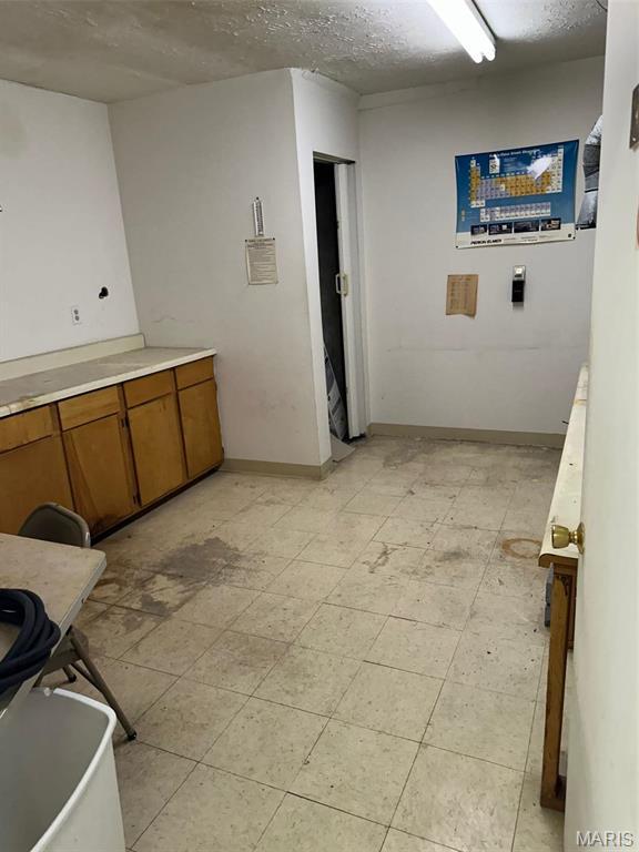 2643 Gravois Ave, Saint Louis, MO 63118 - bathroom with a textured ceiling and baseboards