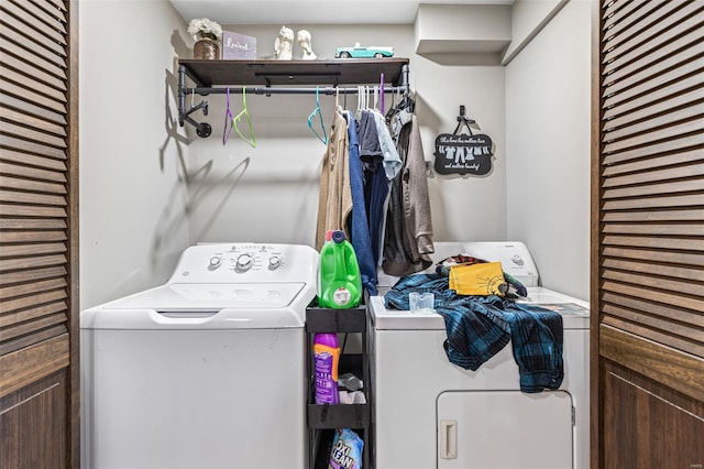 9449 E Lake View Dr, Bonne Terre, MO 63628 - washroom with washing machine and clothes dryer
