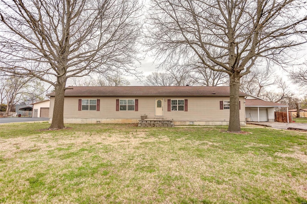 view of front of property featuring a garage, crawl space, a front yard, and driveway