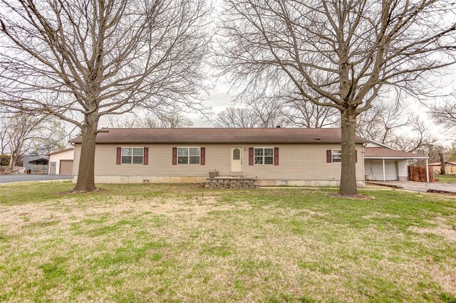 view of front of property featuring a garage, crawl space, a front yard, and driveway
