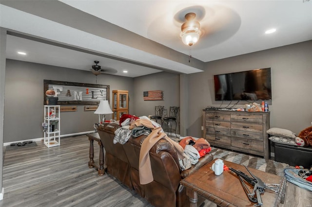 living room featuring a ceiling fan, wood finished floors, recessed lighting, and baseboards