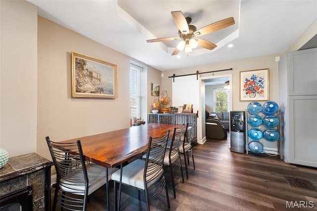 dining space with dark wood-style floors, a ceiling fan, recessed lighting, and a barn door