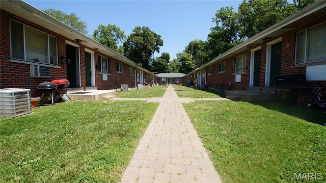1209 Chambers Rd, Ferguson, MO 63135 - view of grassy yard featuring a residential view