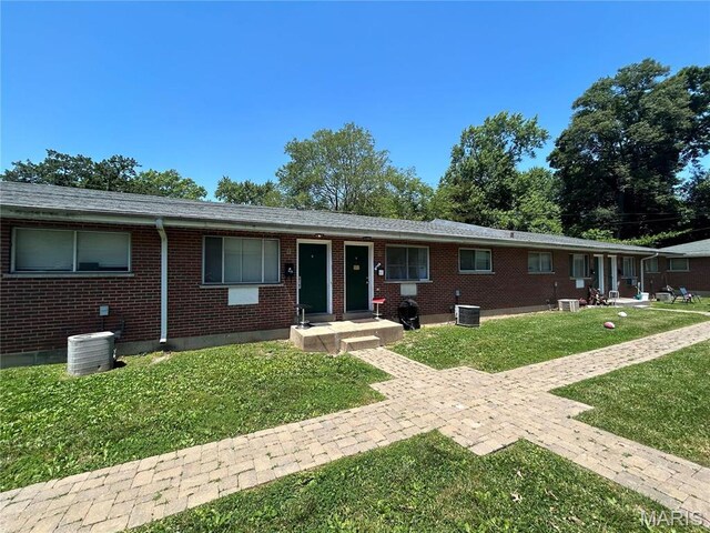 1209 Chambers Rd, Ferguson, MO 63135 - single story home featuring brick siding and a front yard