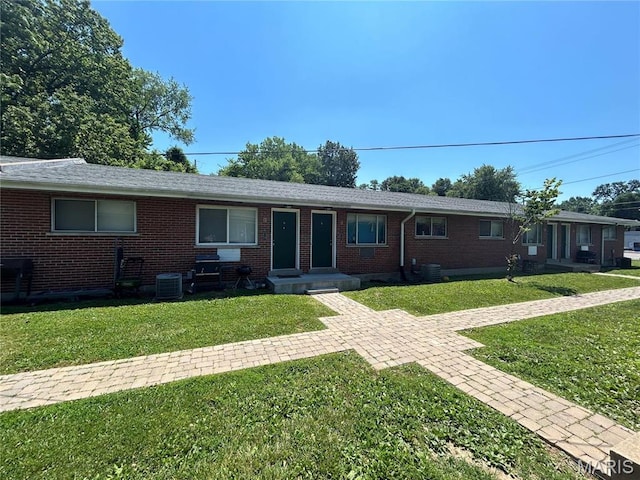 1209 Chambers Rd, Ferguson, MO 63135 - ranch-style home with brick siding and a front lawn