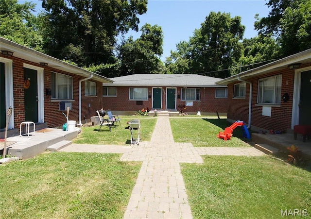 1209 Chambers Rd, Ferguson, MO 63135 - view of grassy yard