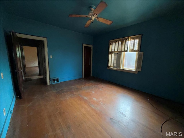 1548 Highland Ave, Alton, IL 62002 - unfurnished room with wood finished floors and a ceiling fan