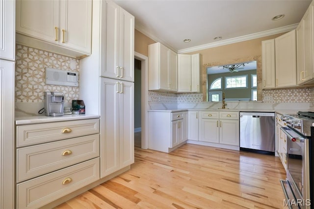 409 Country Club Vw, Edwardsville, IL 62025 - kitchen with stainless steel appliances, tasteful backsplash, light countertops, and ornamental molding