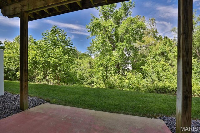 409 Country Club Vw, Edwardsville, IL 62025 - view of grassy yard with a patio