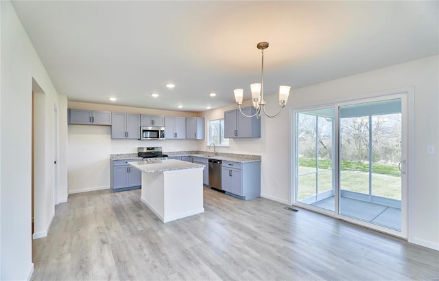 kitchen with stainless steel appliances, gray cabinets, baseboards, light wood-style floors, and recessed lighting