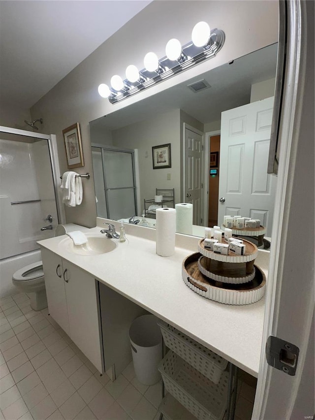 5316 Pershing Ave Unit 507, Saint Louis, MO 63112 - full bath with tile patterned floors, toilet, vanity, and combined bath / shower with glass door