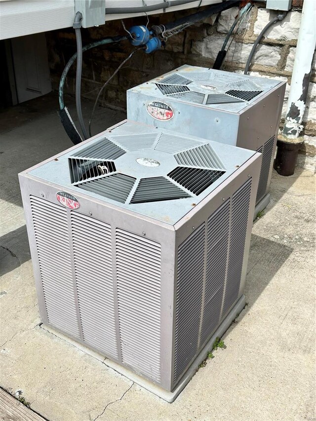 5056 Lindenwood Ave, Saint Louis, MO 63109 - exterior view of cooling unit