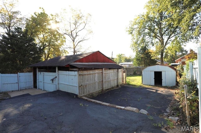 7710 Saint Albans Ave, Maplewood, MO 63117 - garage with a shed