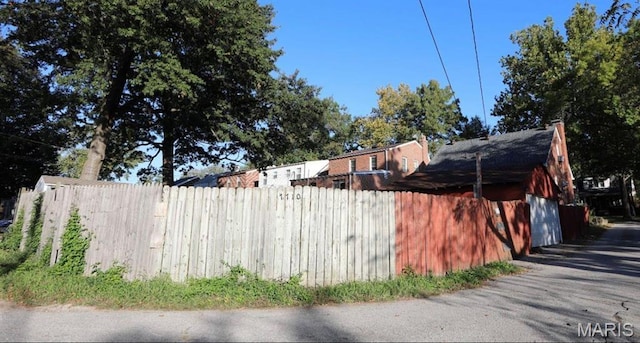7710 Saint Albans Ave, Maplewood, MO 63117 - view of side of home