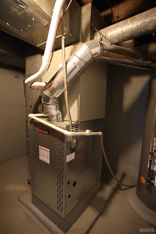 7710 Saint Albans Ave, Maplewood, MO 63117 - utilities featuring water heater