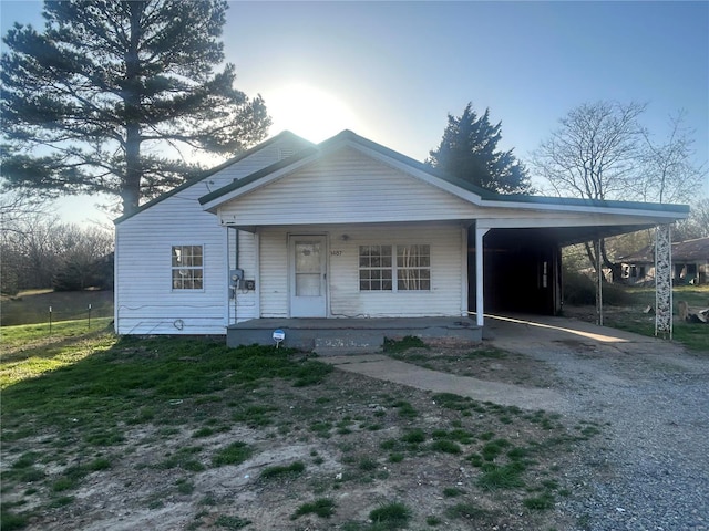 view of front facade with driveway, a porch, and a carport