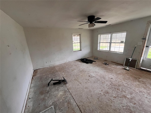 empty room featuring a ceiling fan