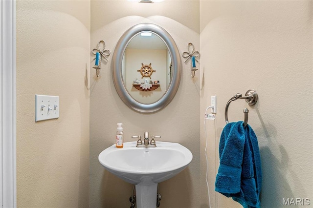 bathroom featuring a sink