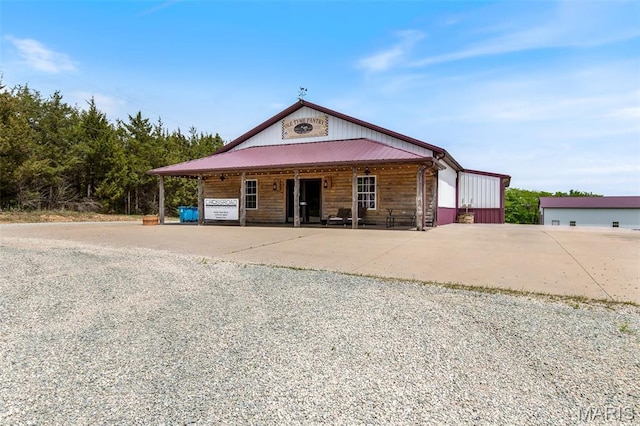 view of front of home featuring metal roof