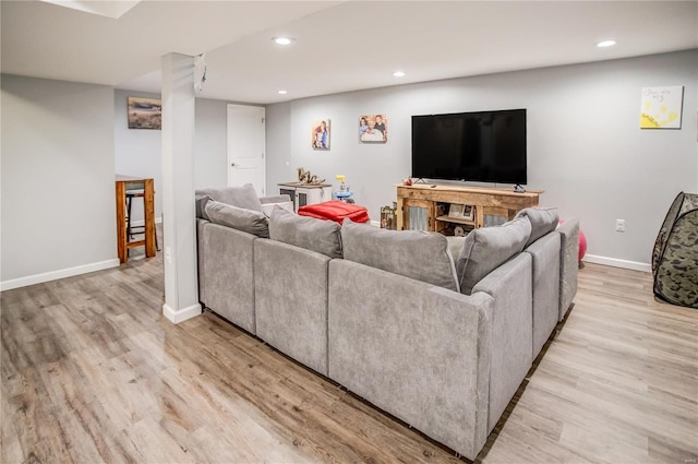 living area featuring recessed lighting, light wood-style flooring, and baseboards