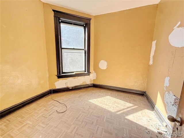 3949 Palm St, Saint Louis, MO 63107 - spare room with baseboards
