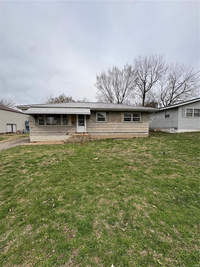 445 Manion, Sullivan, MO 63080 - single story home featuring a front lawn and metal roof
