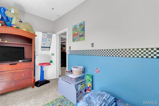 recreation room with carpet flooring